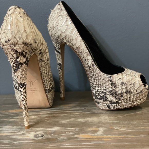 Giuseppe Zanotti Python-Embossed Platform Pump, Silver - Picture 5 of 7